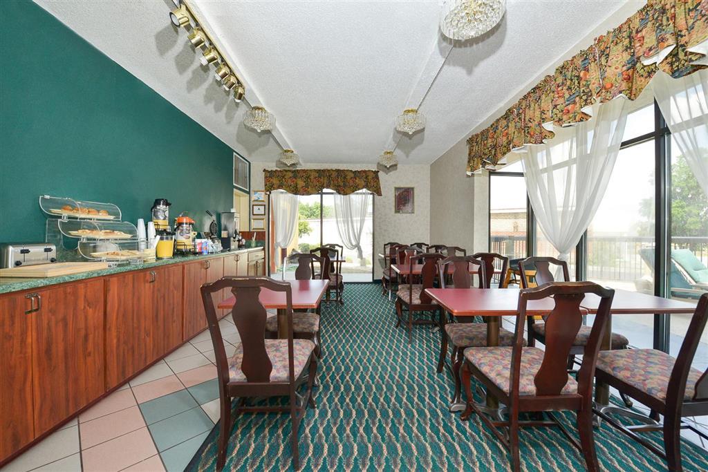 Suburban Studios Hinesville - Fort Stewart Area Restoran gambar